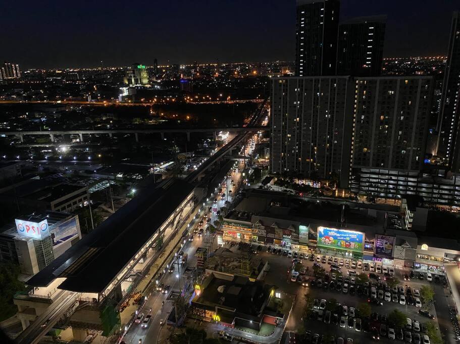 29th Floor Studio, Cozy Workplace, Long Stay, Wide Space Apartment Bangkok