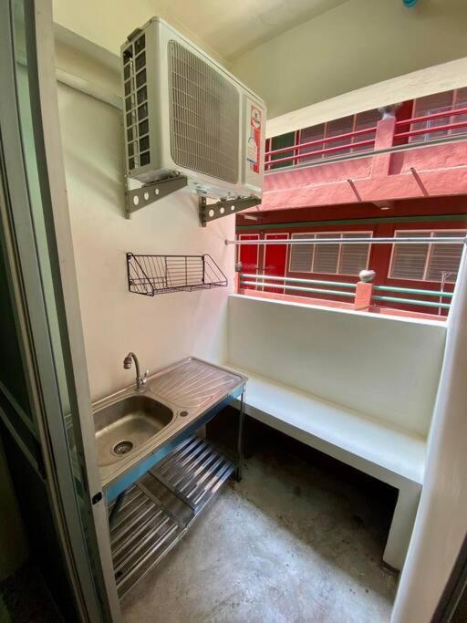 Apartemen Ratanawong Place 801 *