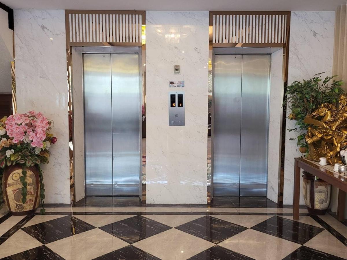 Three Seasons 5*