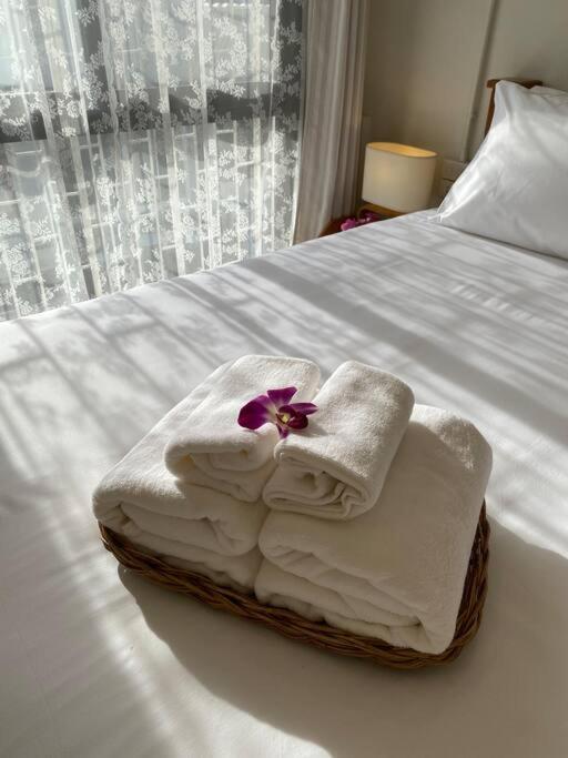 1 Min Walk To Bts, 3 Bed 3 Bath, Entire House Appartement Bangkok