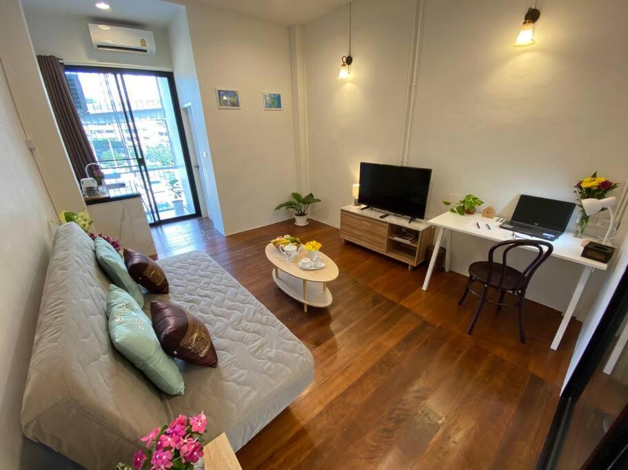 1 Min Walk To Bts, 3 Bed 3 Bath, Entire House Appartement Bangkok