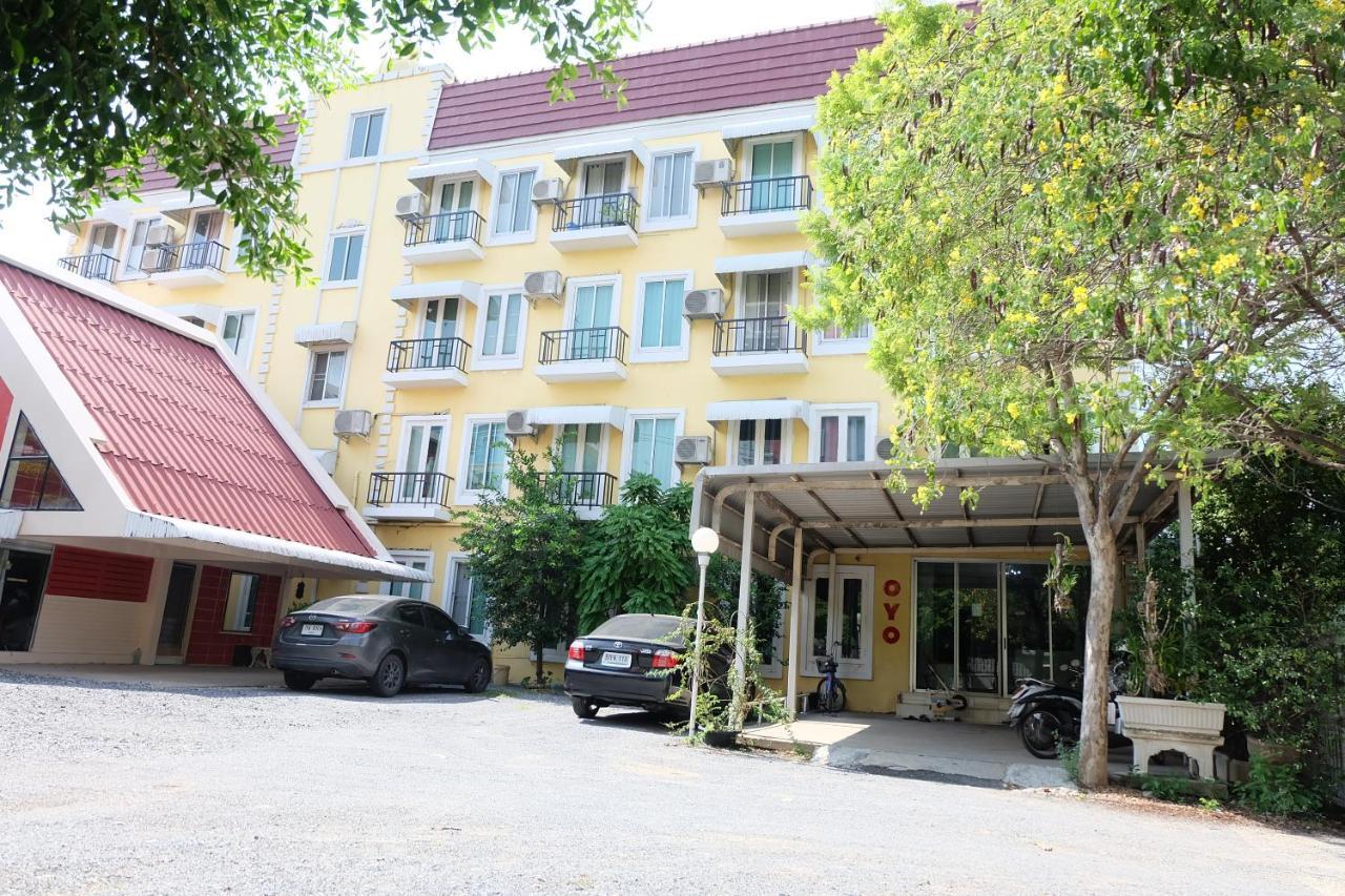Hotel Oyo 75429 '101 Place Navanakorm' 3*