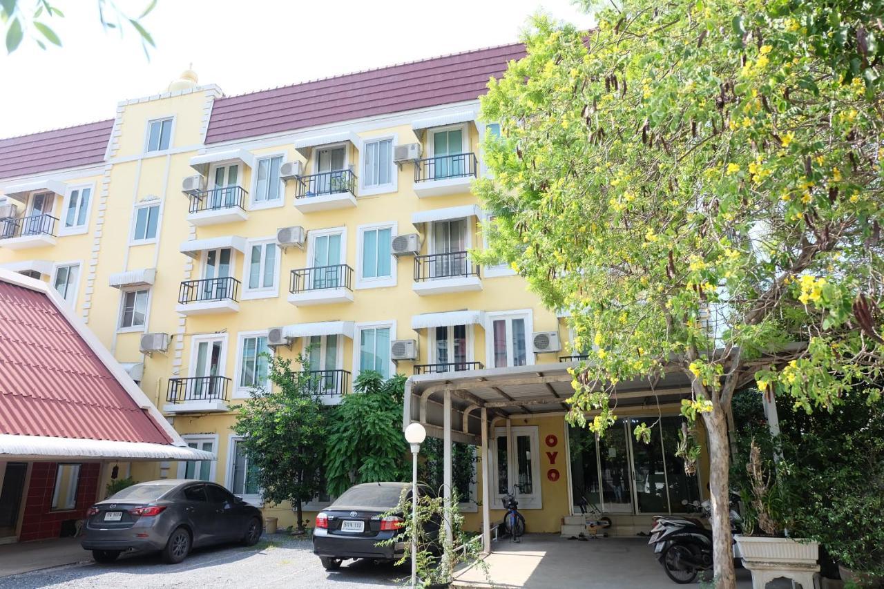 Oyo 75429 '101 Place Navanakorm' Hotel 3*