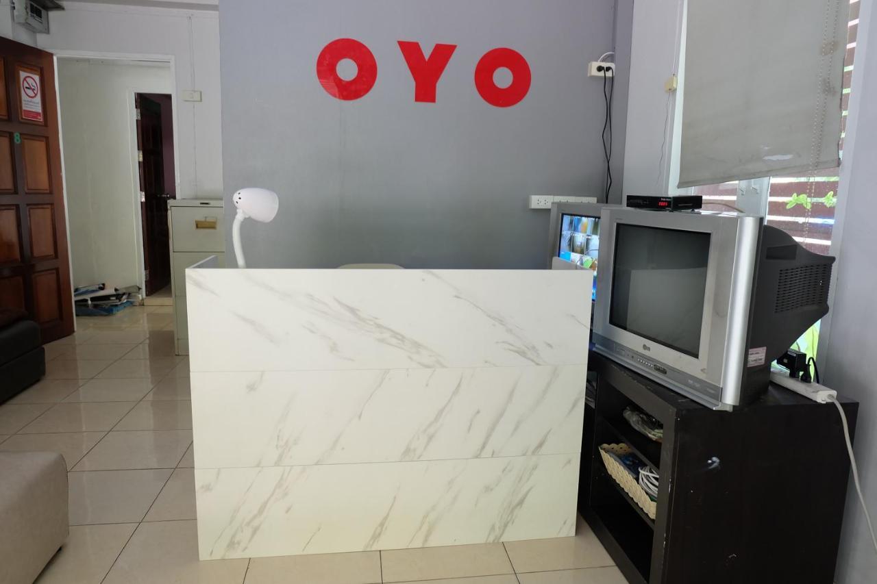 Oyo 75429 '101 Place Navanakorm' Hotel