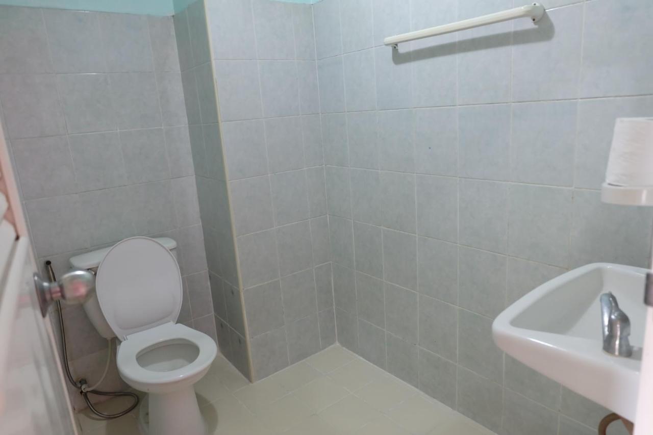 Oyo 75429 '101 Place Navanakorm' 3*
