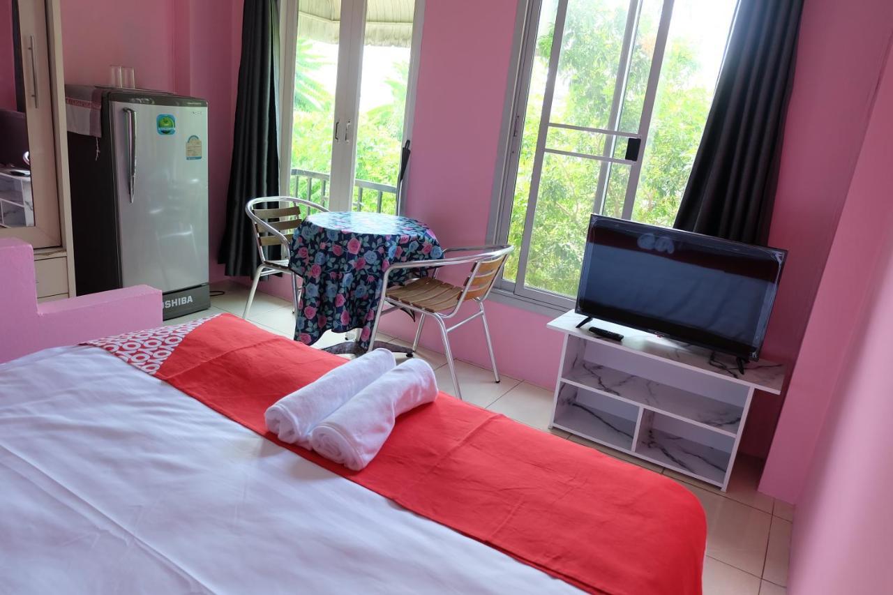 Oyo 75429 '101 Place Navanakorm' Bangkok