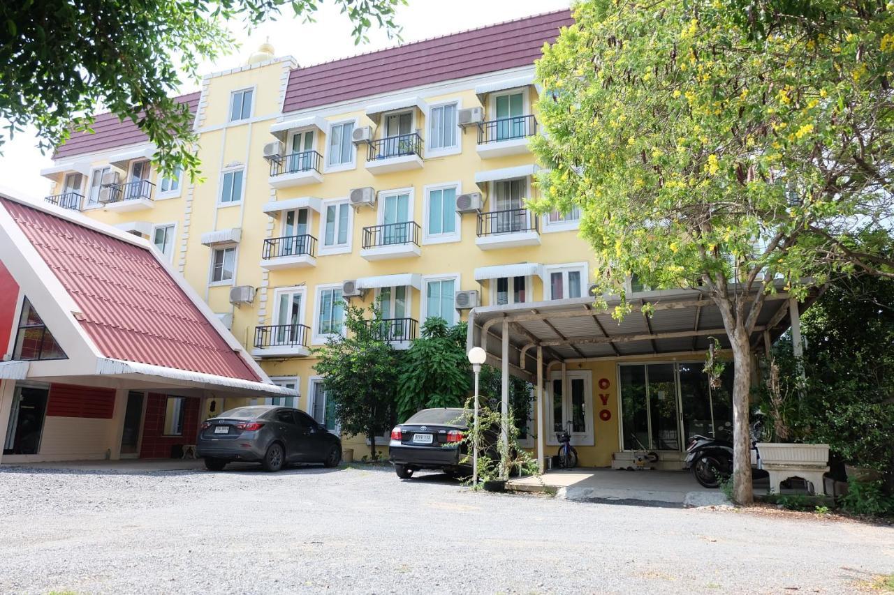Hotel Oyo 75429 '101 Place Navanakorm' Bangkok