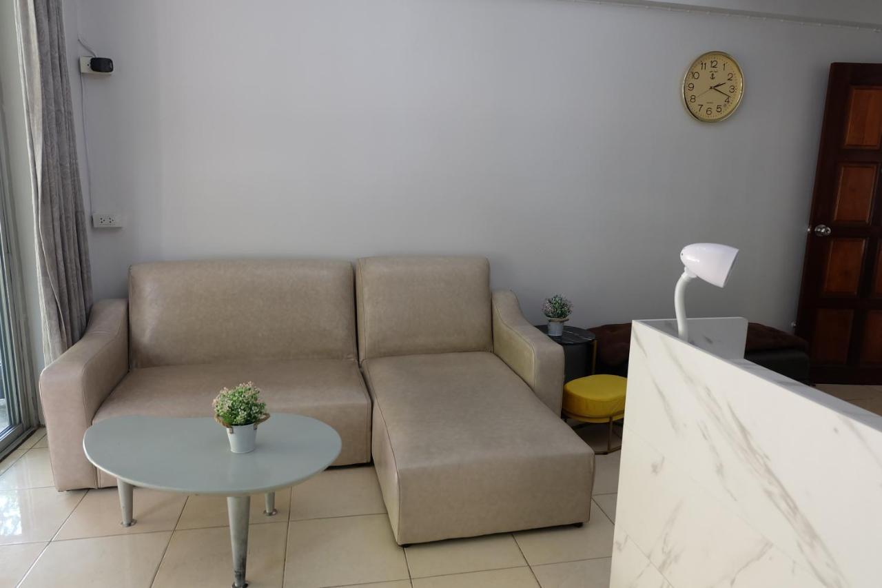 Oyo 75429 '101 Place Navanakorm' Hotel 3*