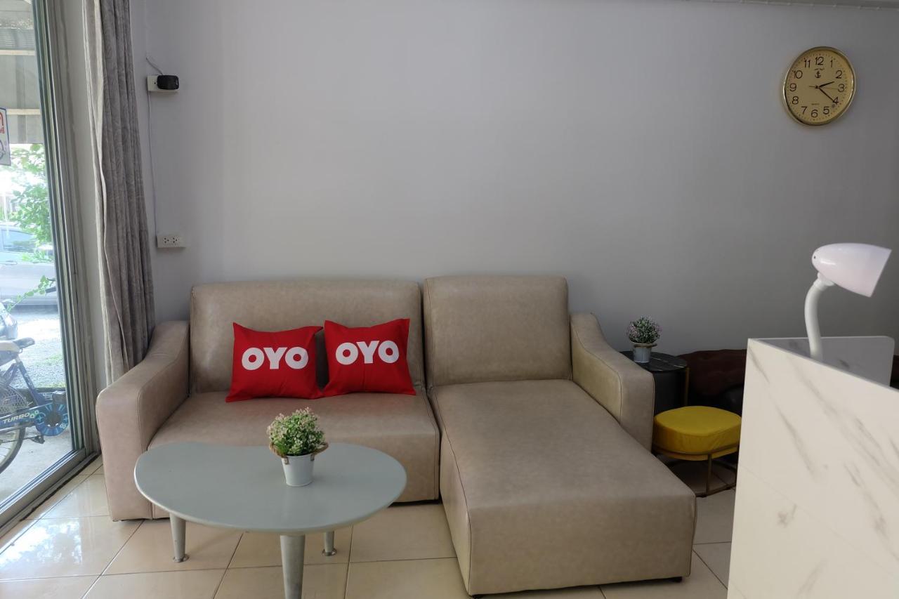 Oyo 75429 '101 Place Navanakorm' Bangkok