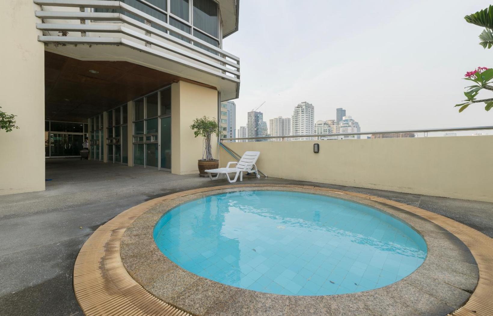 Sukhumvit Boutique : Soi 13/ 10min. From Bts Nana Station Apartment *