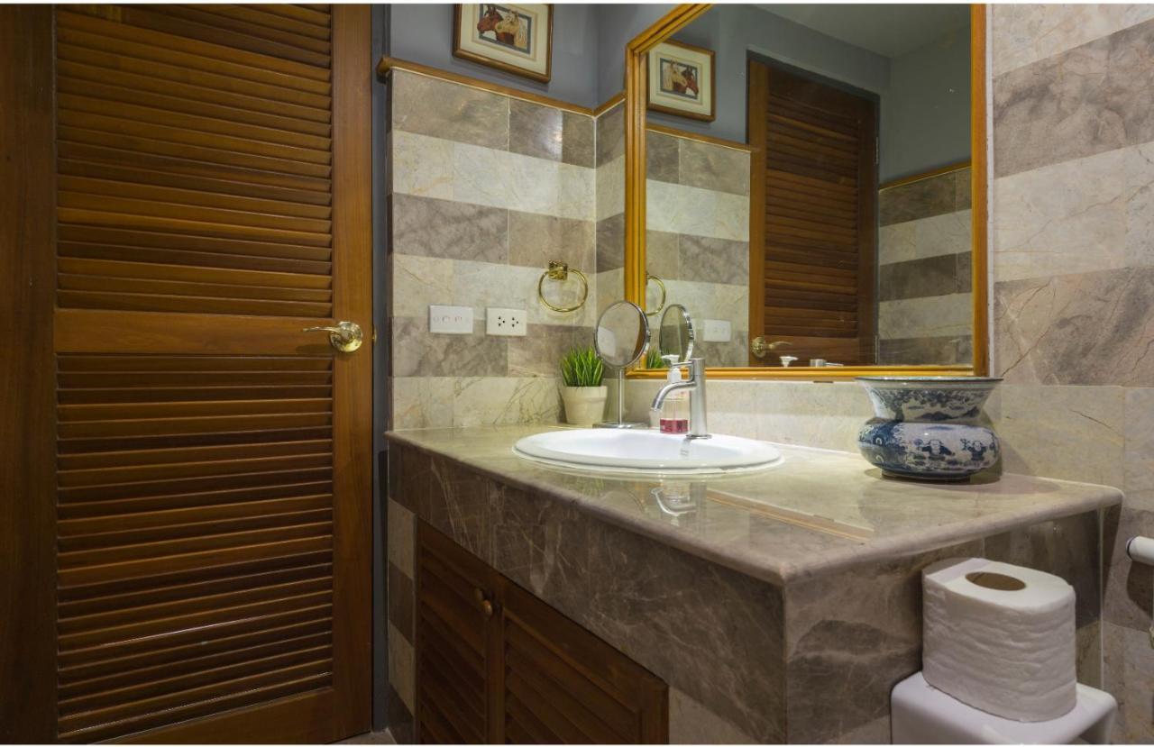 Sukhumvit Boutique : Soi 13/ 10min. From Bts Nana Station Apartment *