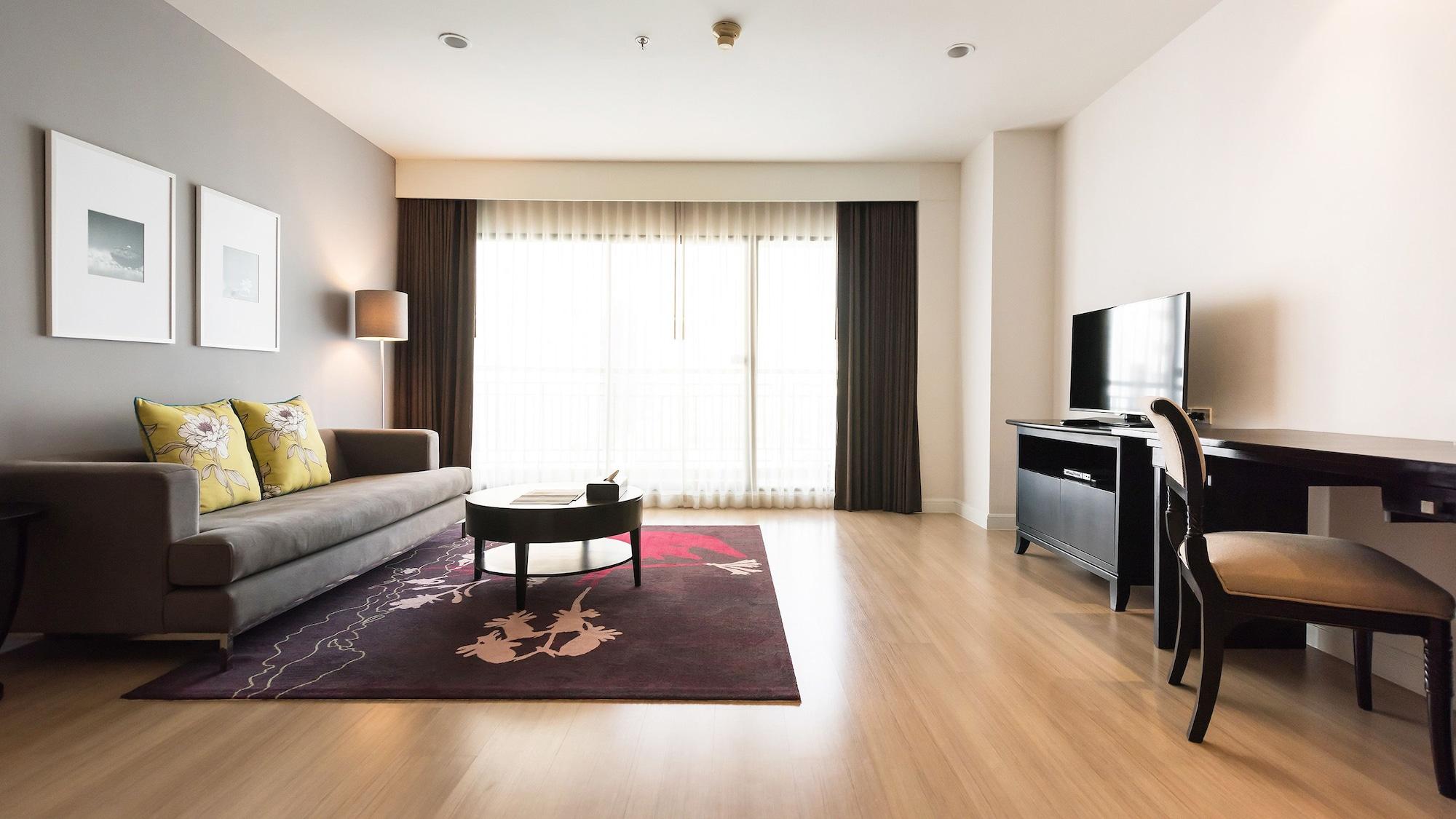 Somerset Park Suanplu Apartment