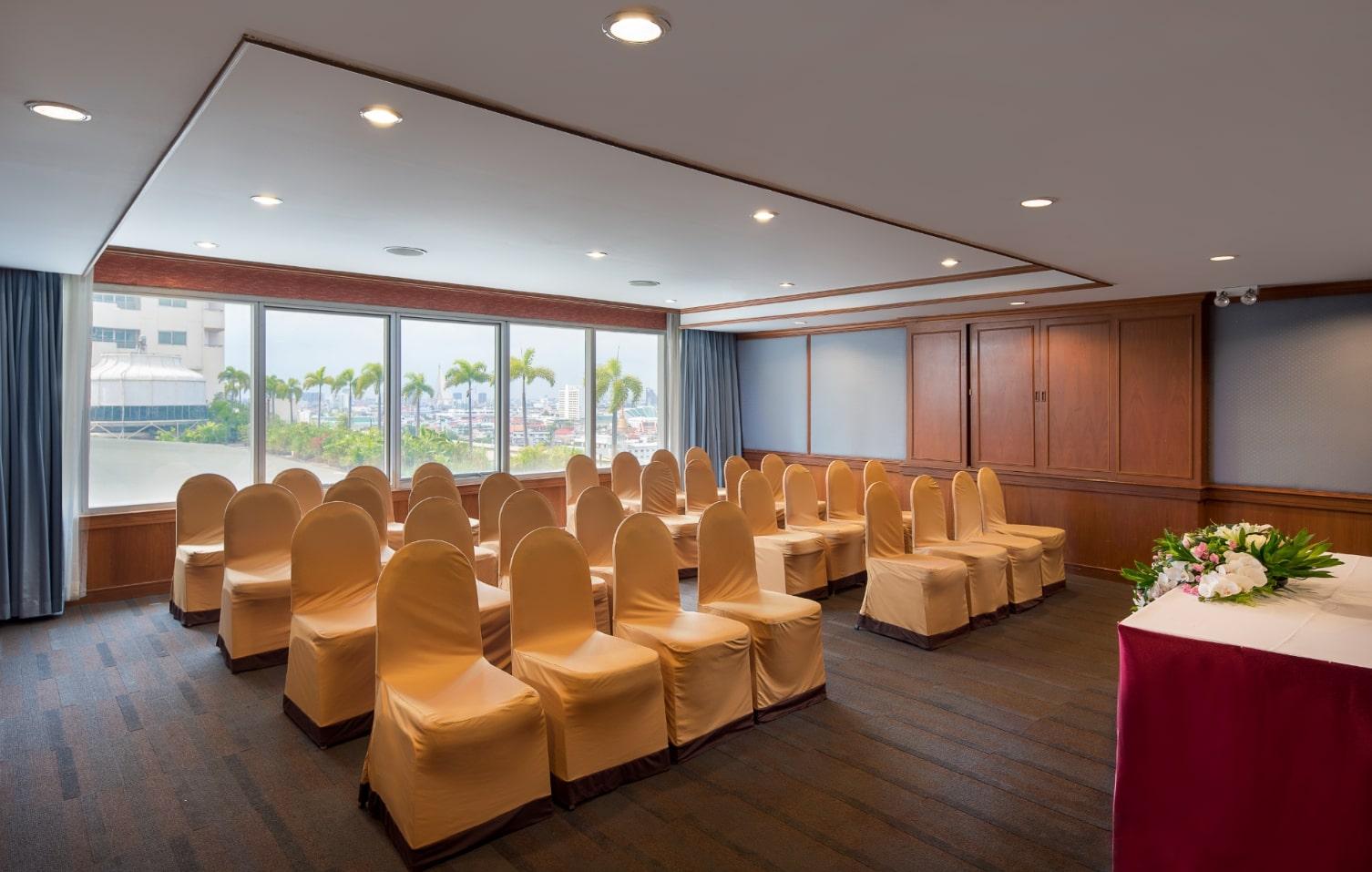 Palace Hotell 4*