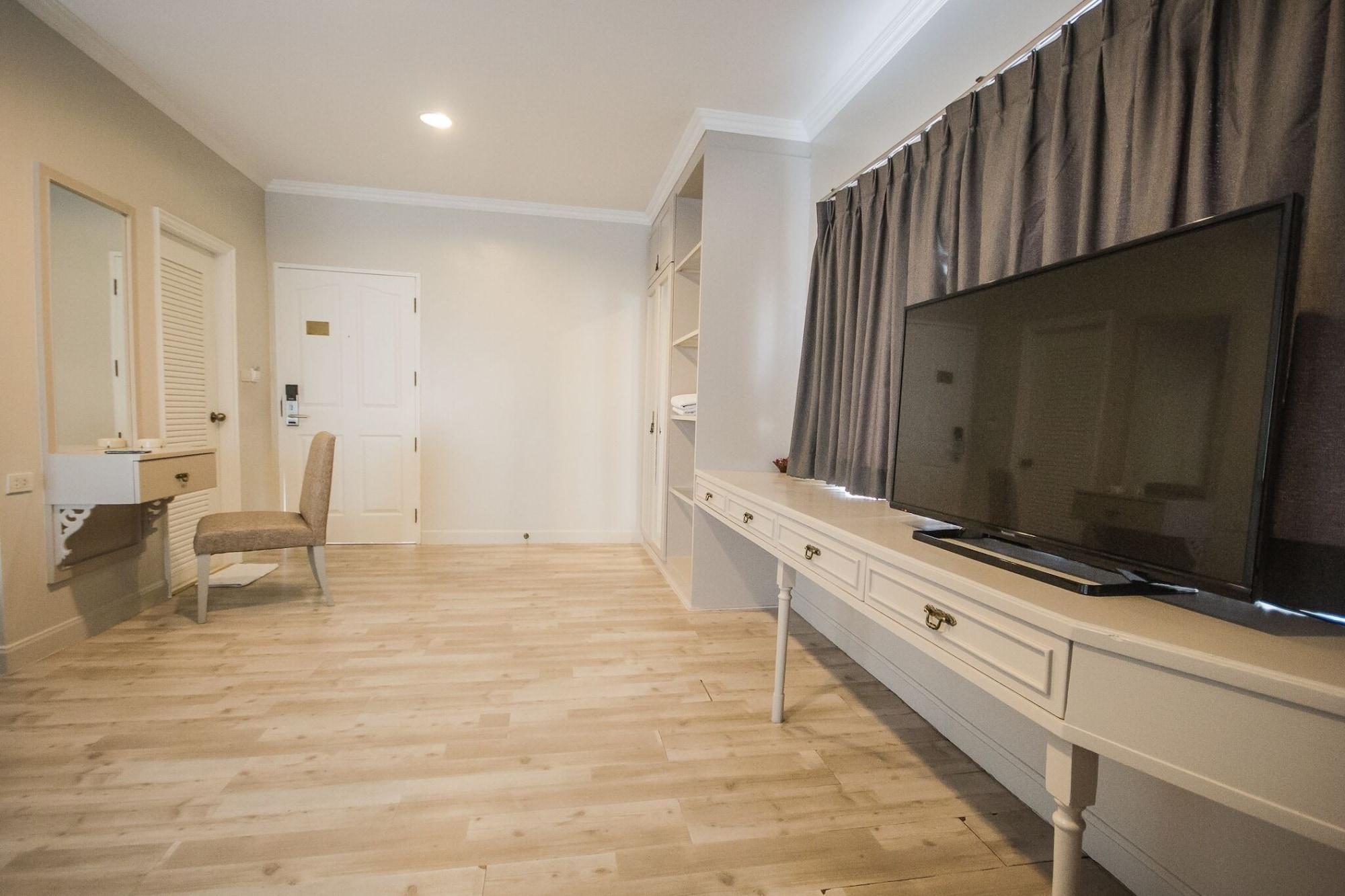Khách sạn Romance Srinakarin 3*