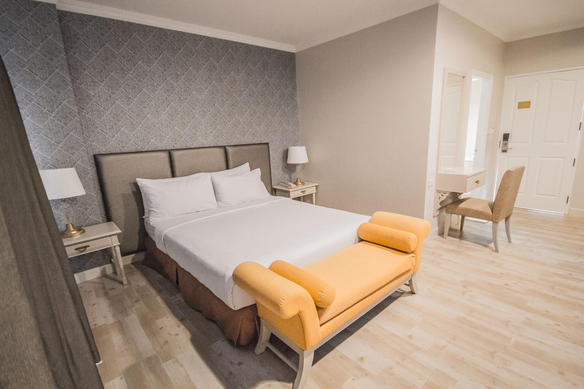 Romance Srinakarin Khách sạn 3*