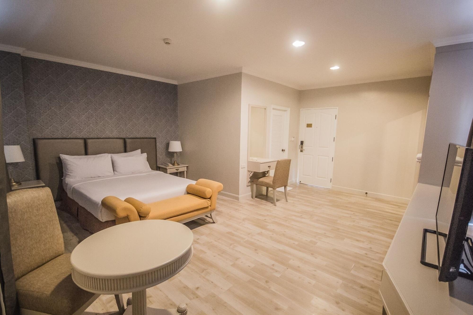 Khách sạn Romance Srinakarin Bangkok