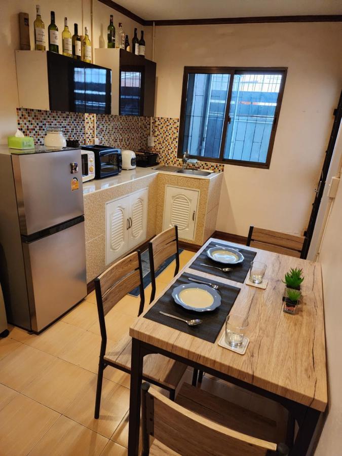 Gasthuis The Travellers House - Pet Friendly Bangkok
