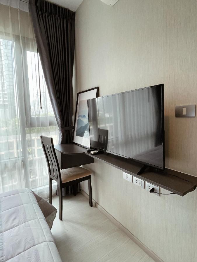 Luxurious Downtown W/train Access Apartment Bangkok