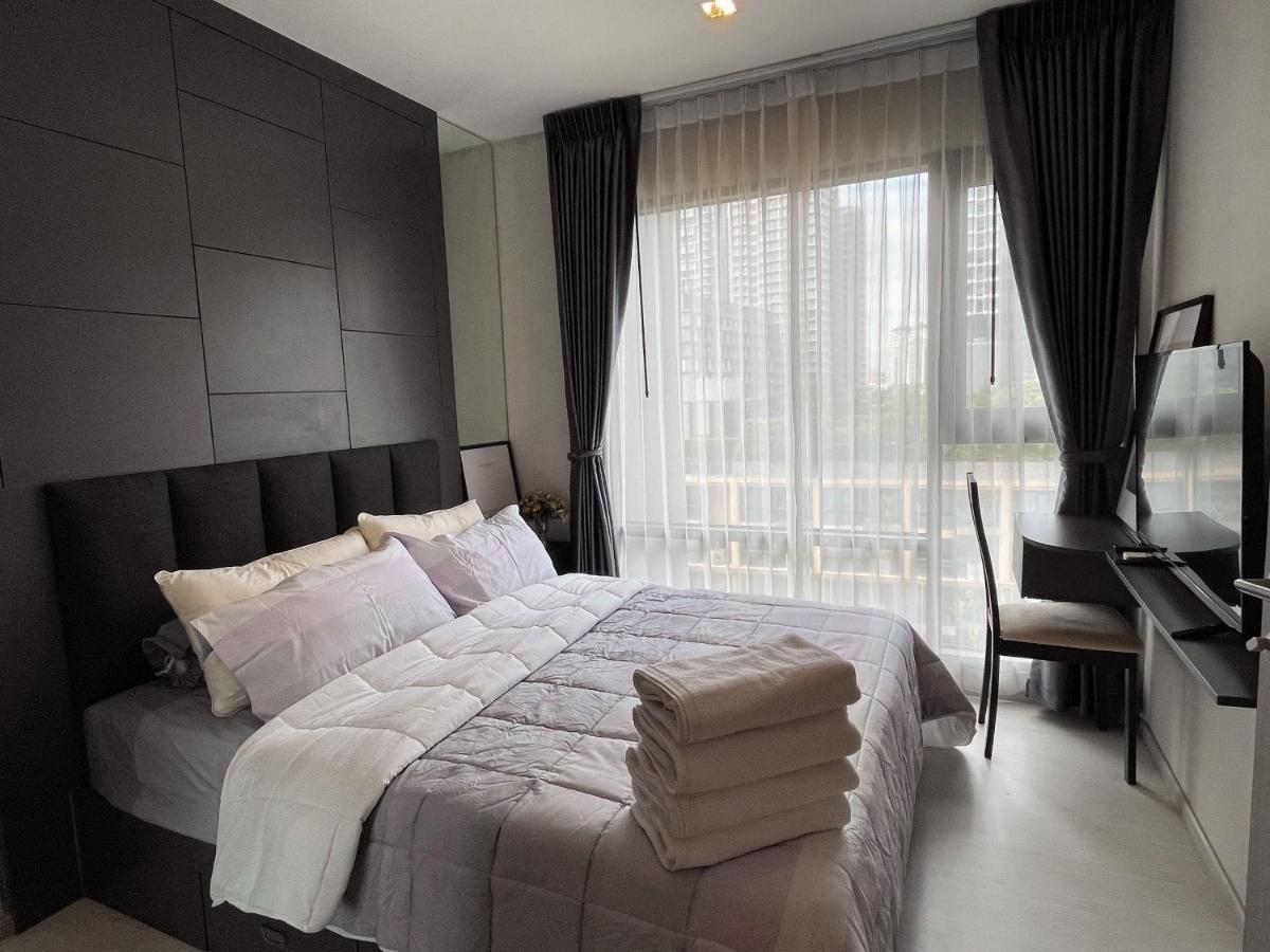 Luxurious Downtown W/train Access Bangkok