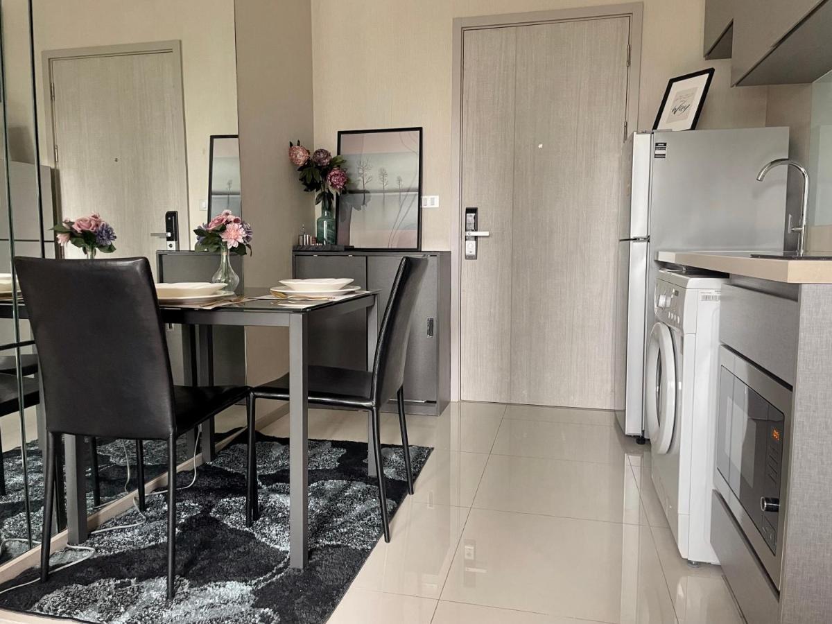 Luxurious Downtown W/train Access Apartment Bangkok