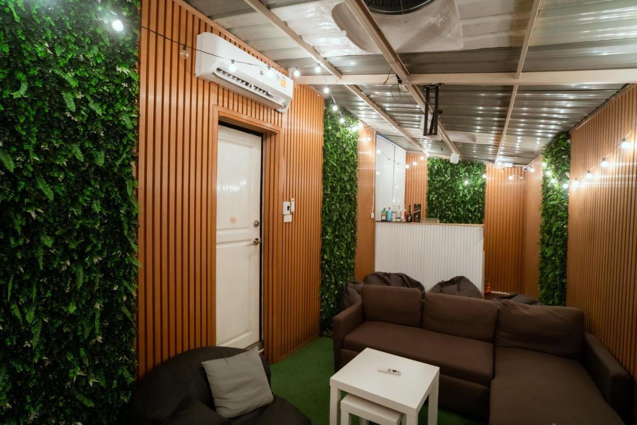 Asrama 420 - Ekkamai Buds & Beds Bangkok