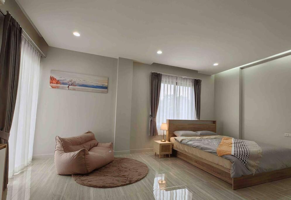 Vila Cheri's 5and1 Bedroom Townhouse In Sukhumvit 36 , Bangkok, Near Tonglo Rail Station *