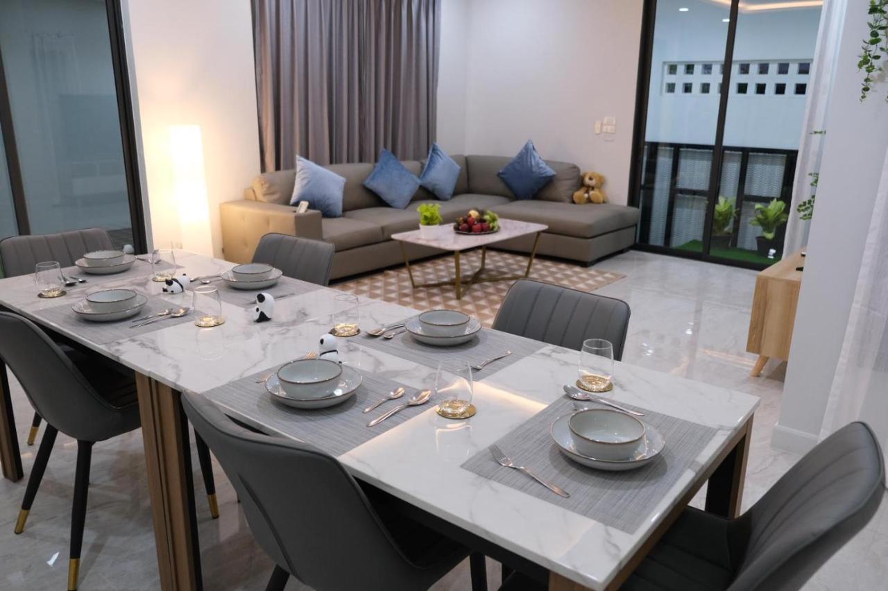 Cheri's 5and1 Bedroom Townhouse In Sukhumvit 36 , Bangkok, Near Tonglo Rail Station Vila Bangkok