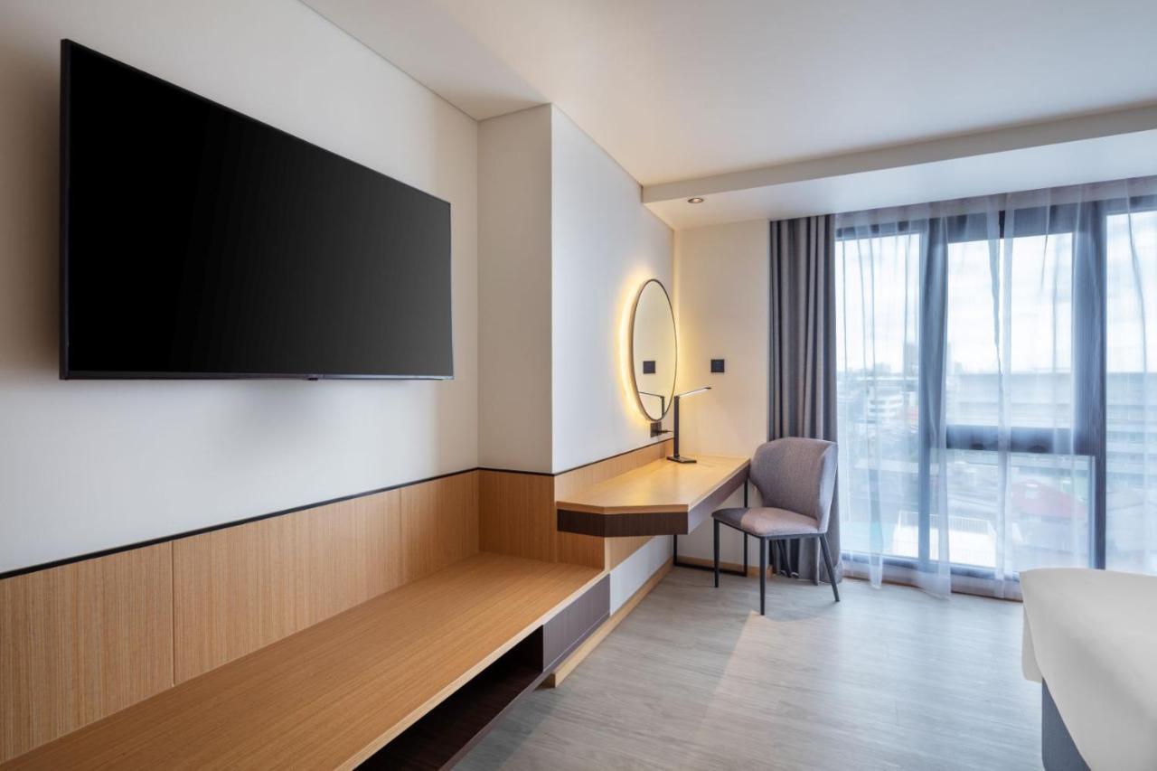 Western Click Sathorn 11 Hotell
