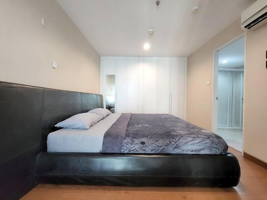 3 Bed 2 Bath Unit Near Jodd Fair Market Appartement Bangkok