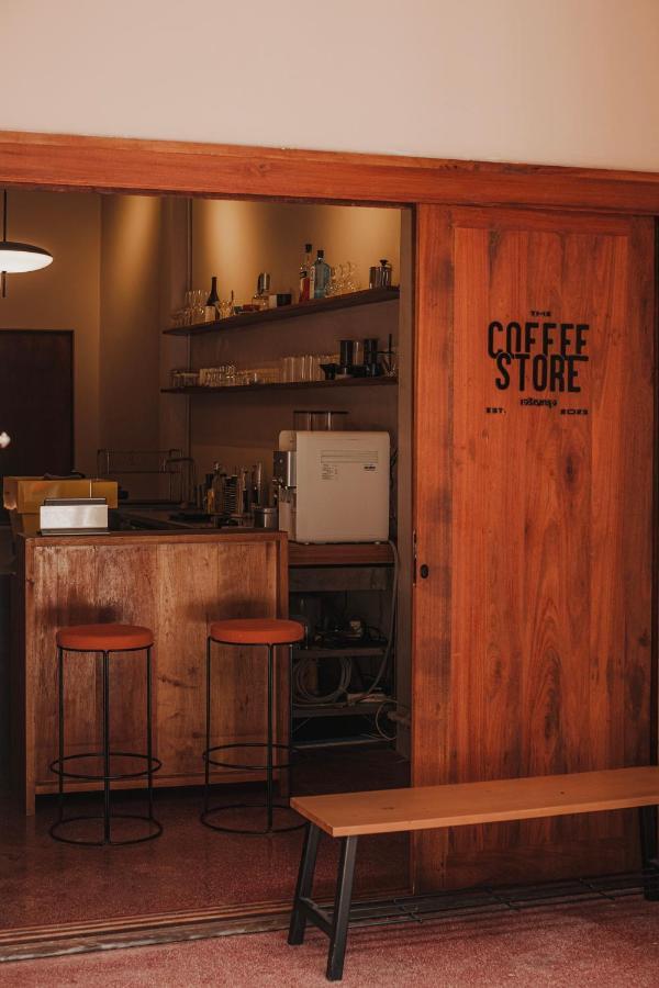 Cozy At The Coffee Store Charoenkrung Acomodação com café da manhã 