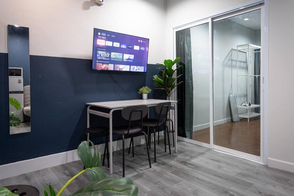 A3 Large Room, Full Facilities
