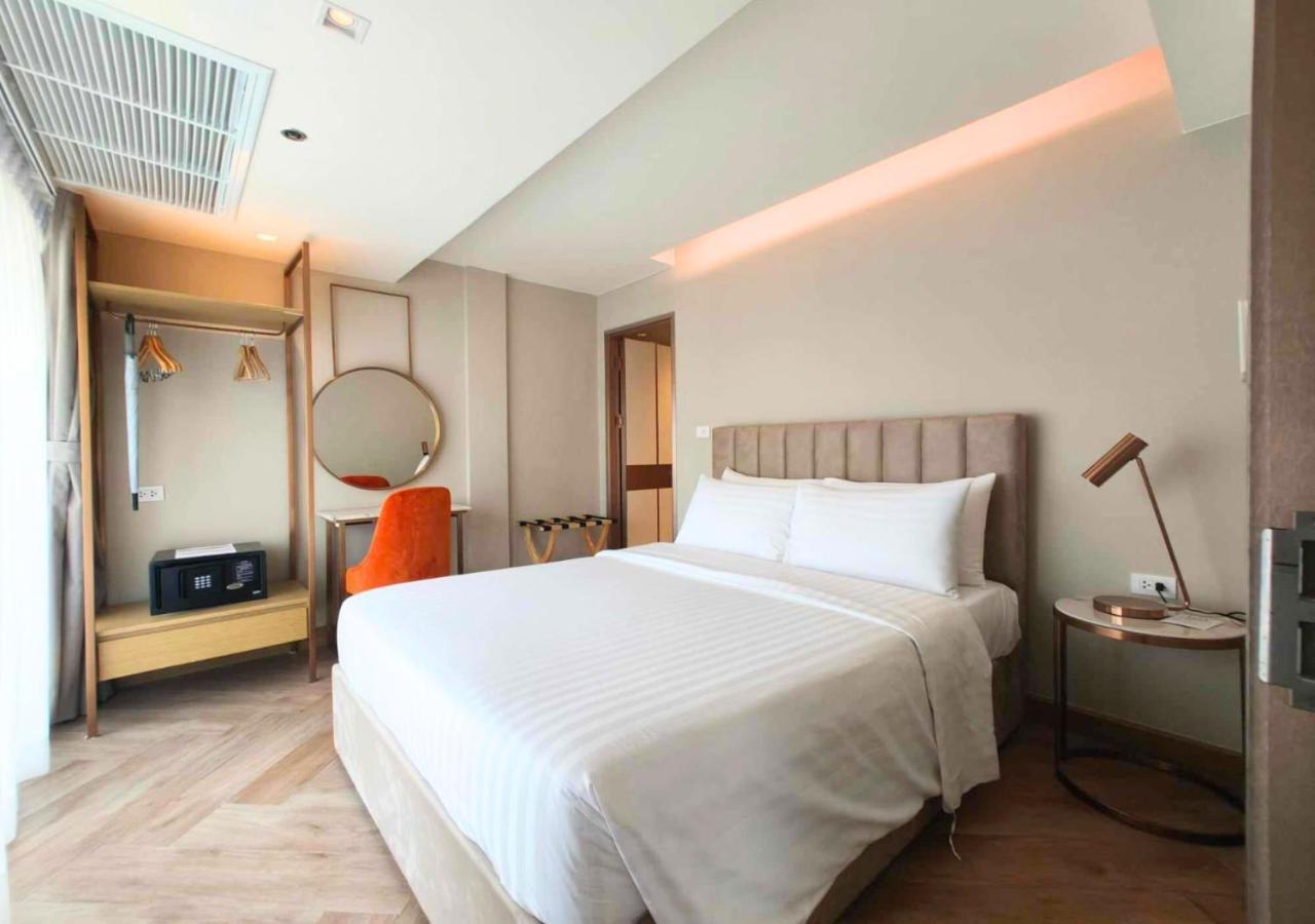 Away Riverside Kene Hotell