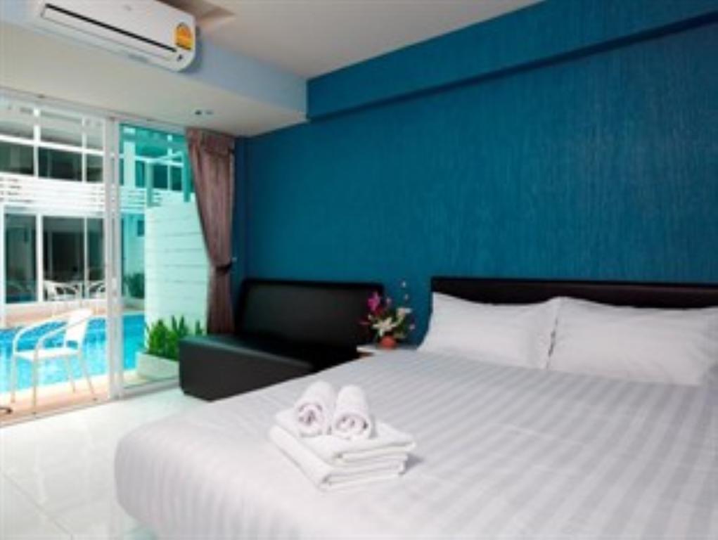 Pool @ Donmueang Hostel *