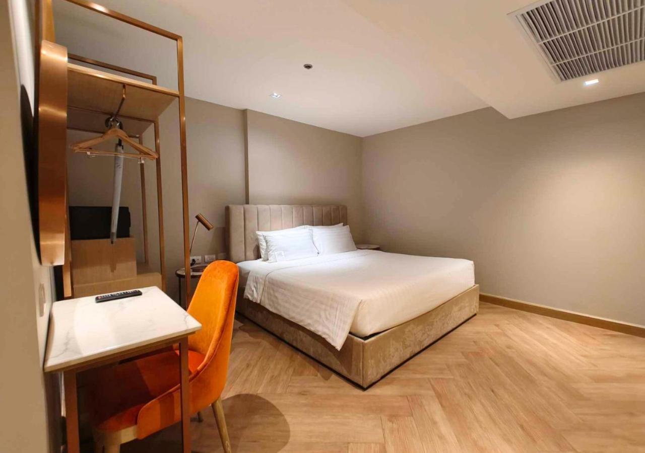 Away Riverside Kene Hotell 4*
