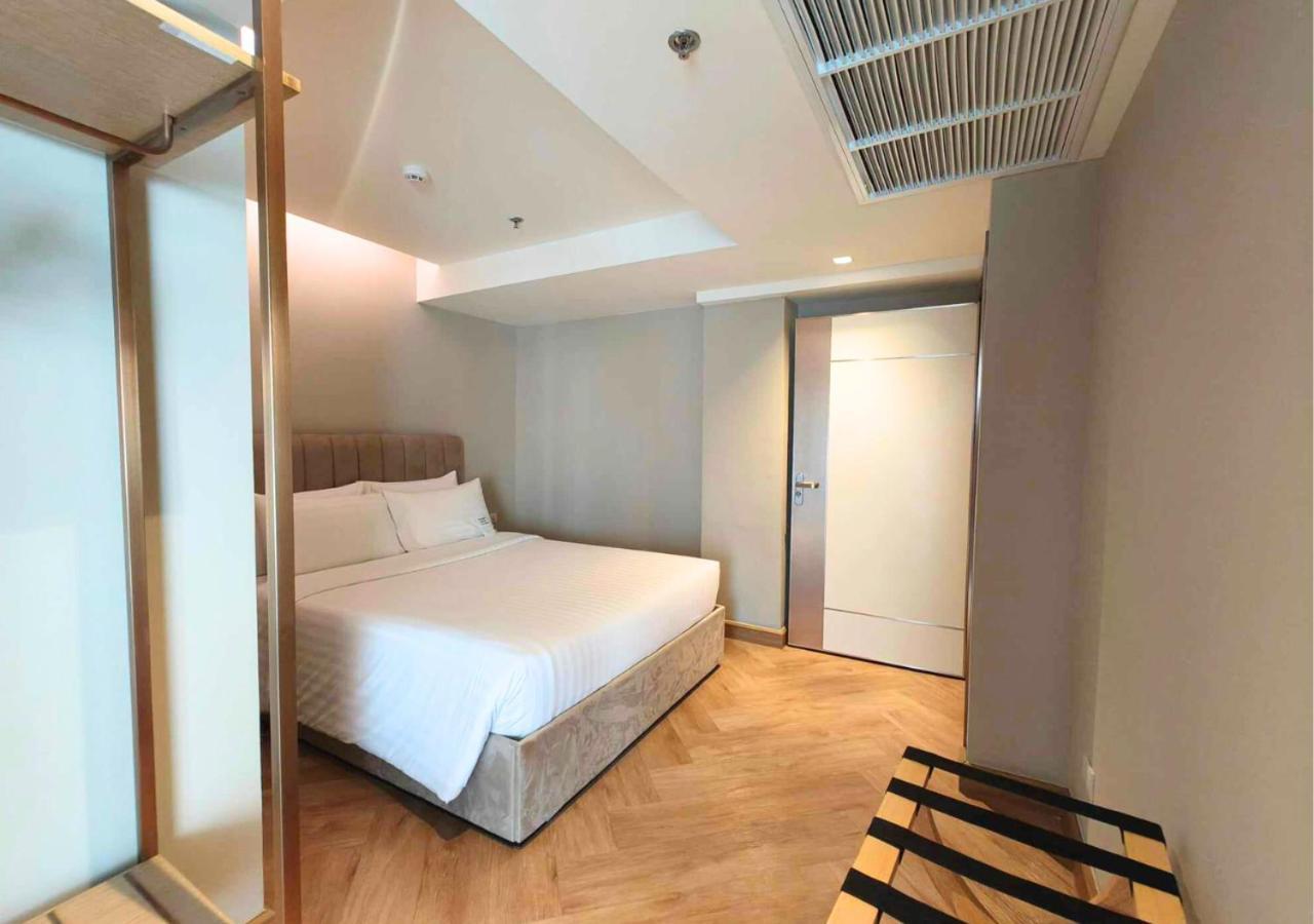 Away Riverside Kene Hotell