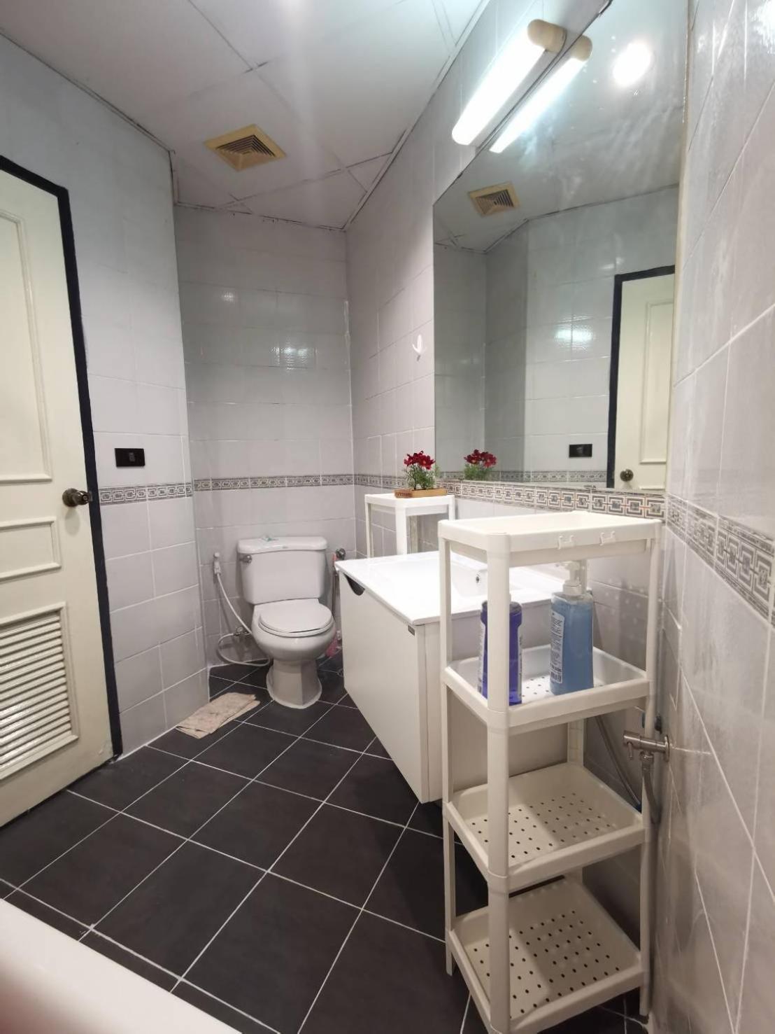 Cozy 1br Walk To Bts And Airport Rail Link Close To Malls G7 Apartment
