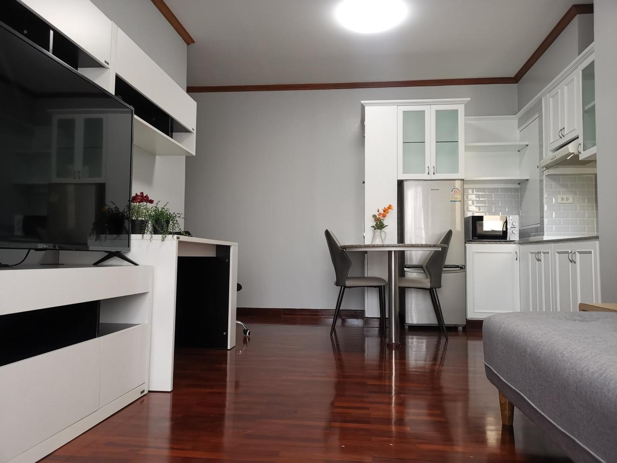 Cozy 1br Walk To Bts And Airport Rail Link Close To Malls G7 Apartment Bangkok