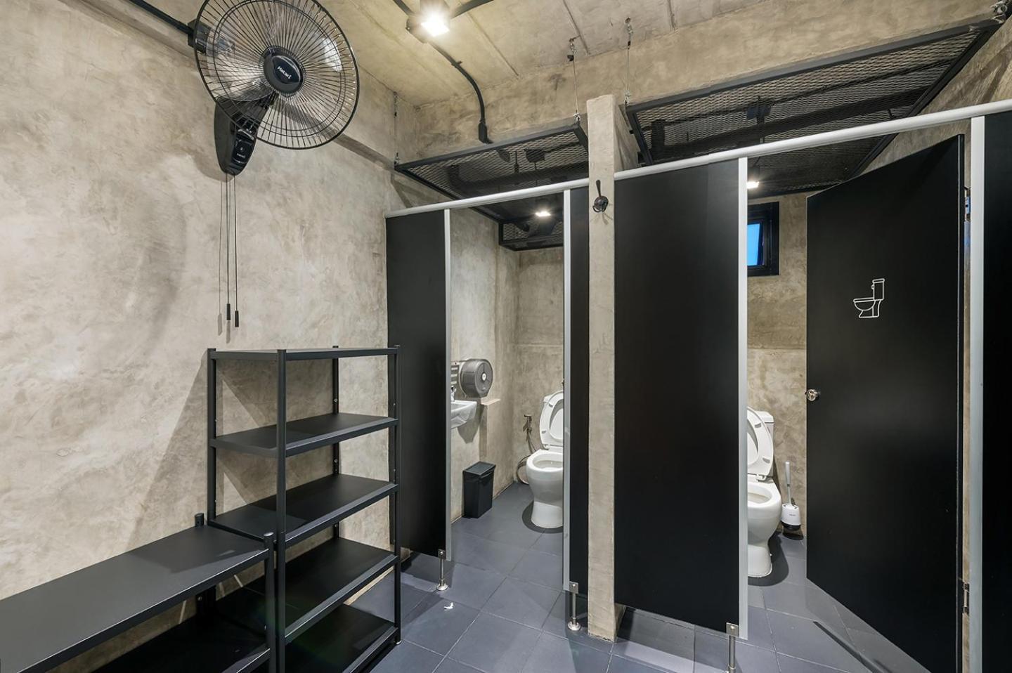 Siam Subway Hostel&café
