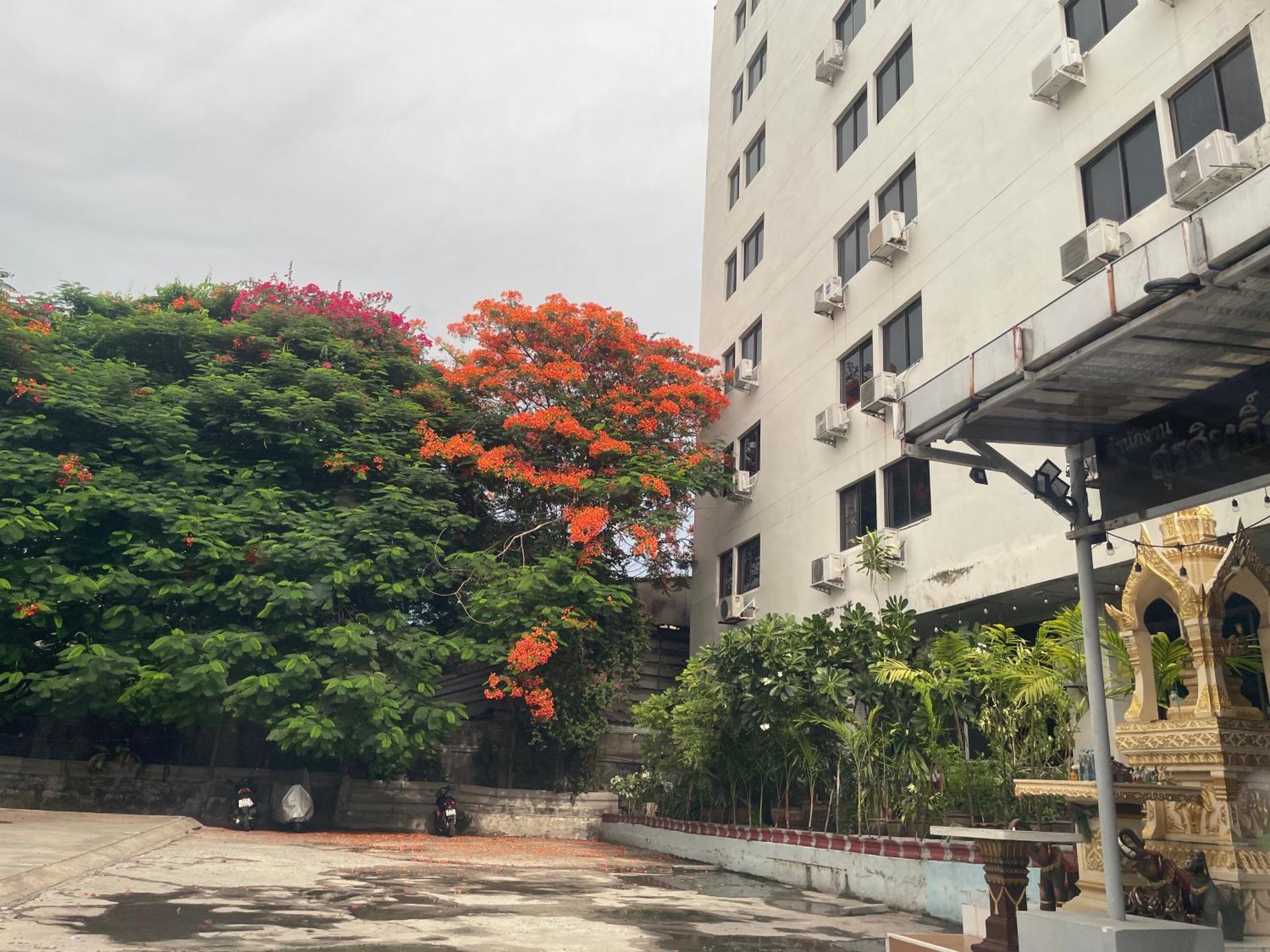 โรงแรมวินบางนา Win Bangna 3*