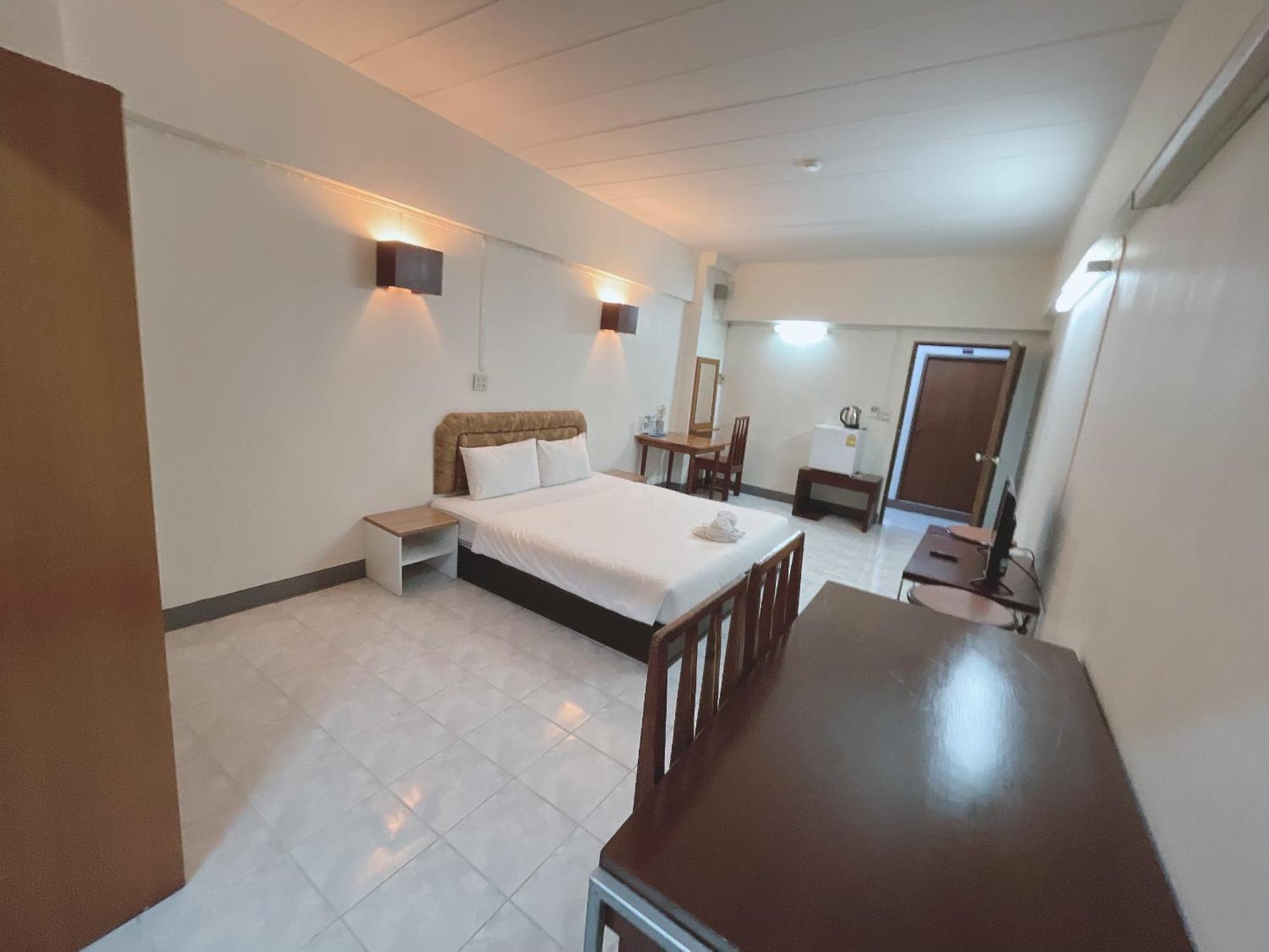 โรงแรมวินบางนา Win Bangna Hotel 3*