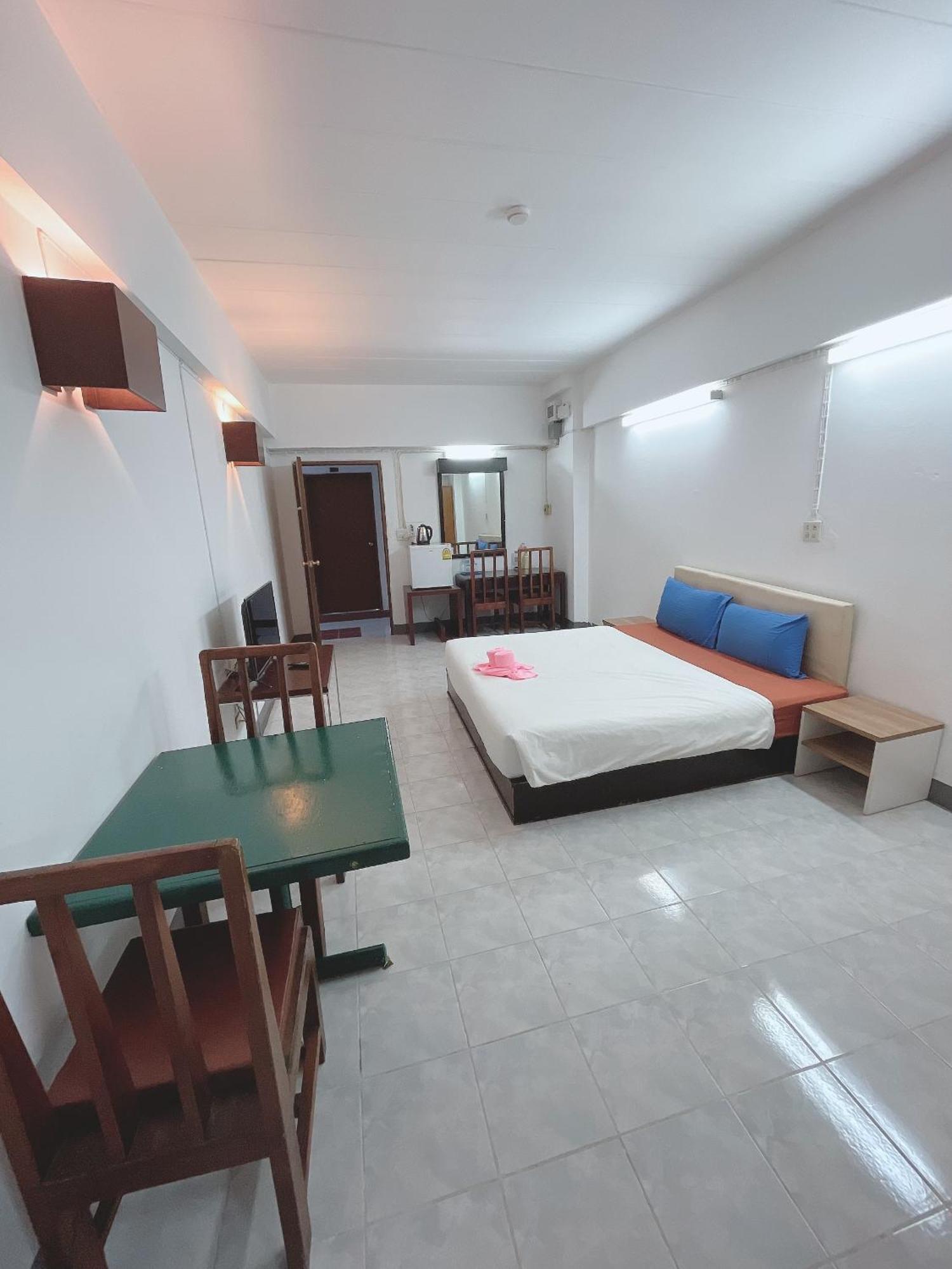 Hotel โรงแรมวินบางนา Win Bangna