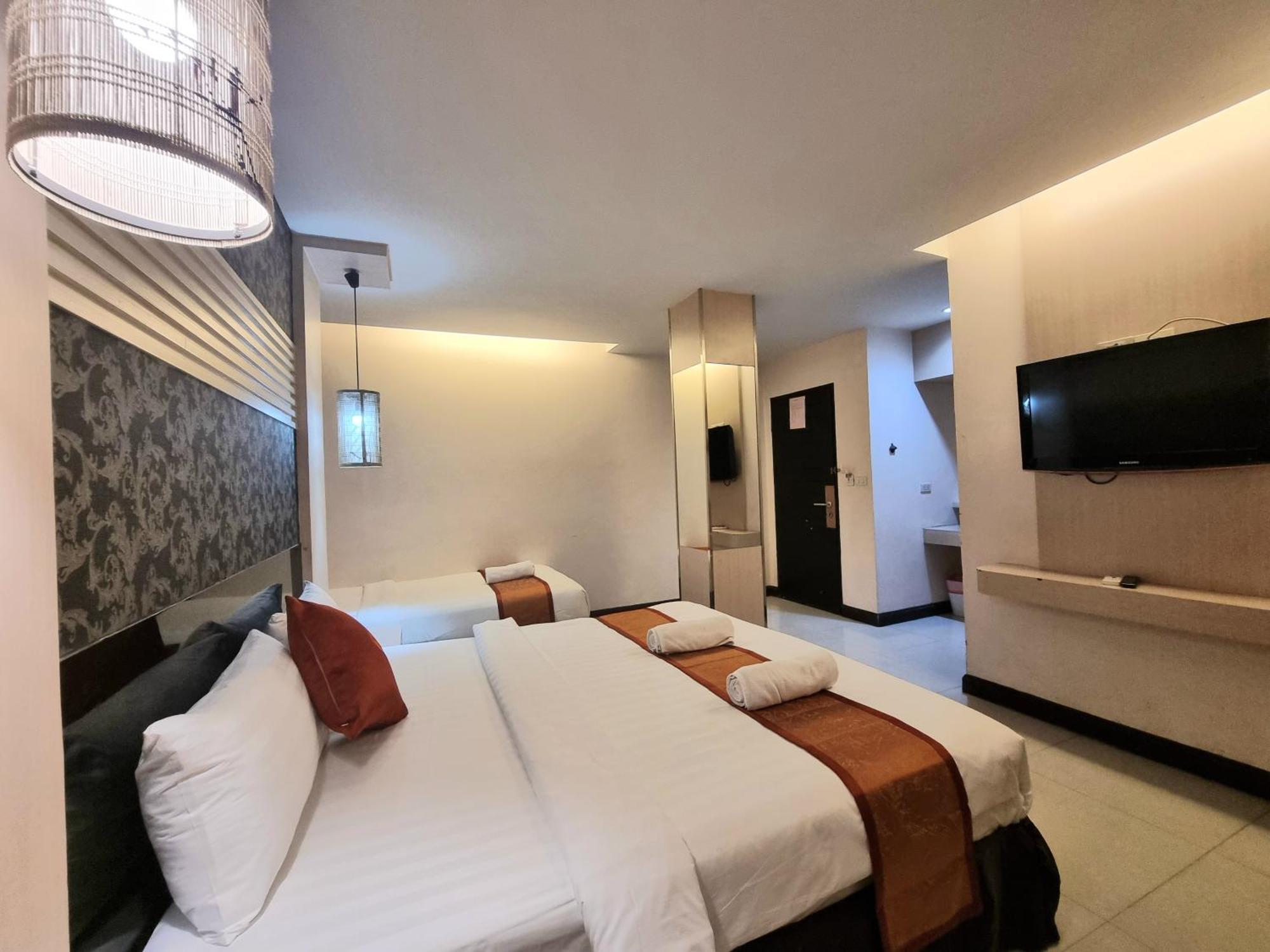 Cozi Hotel, Hotel