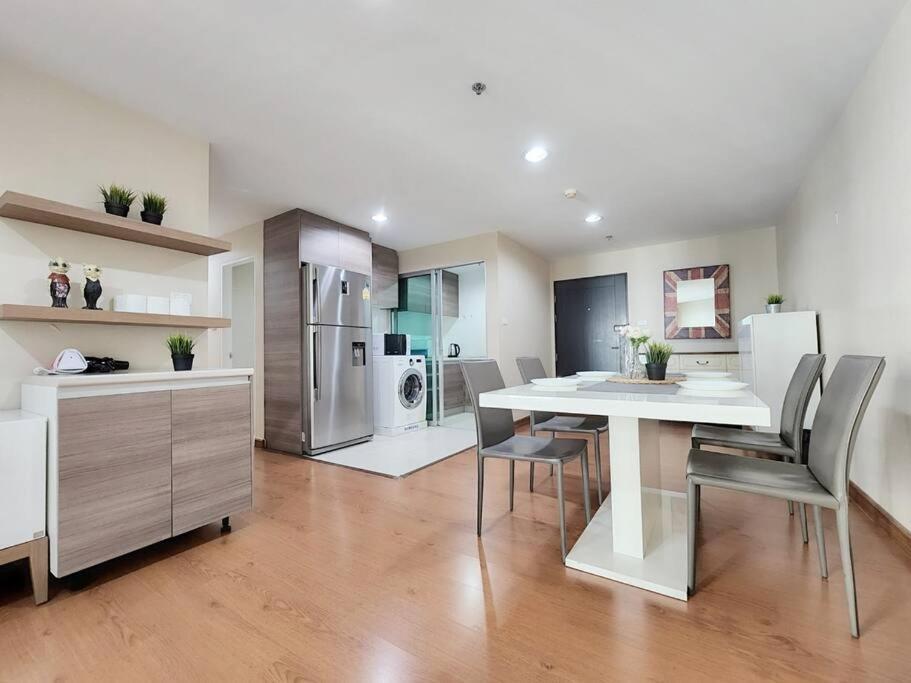3 Bed 2 Bath Unit Near Jodd Fair Market Bangkok