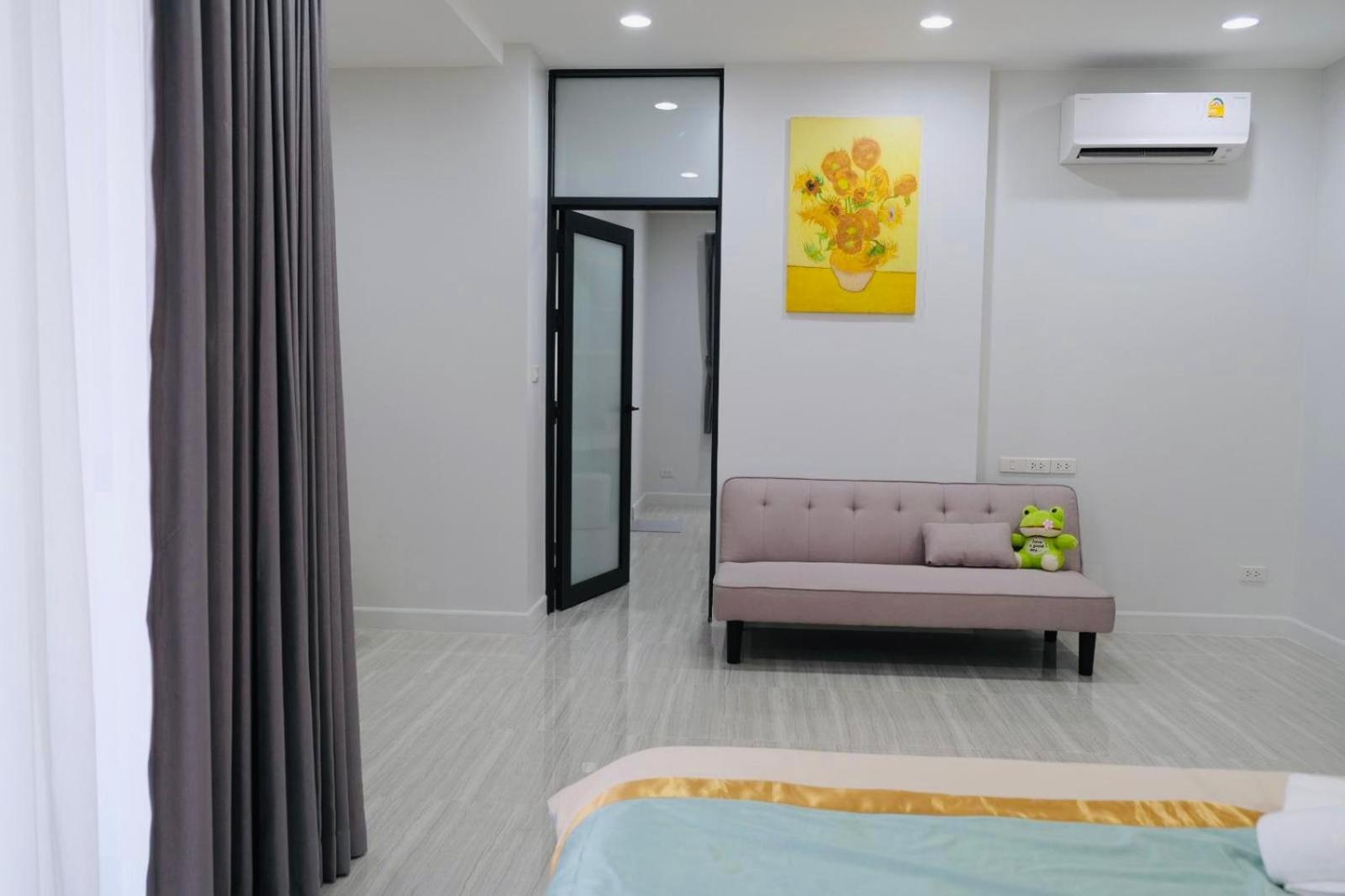 Cheri's Homestay: Townhouse Near Thong Lo Bts *