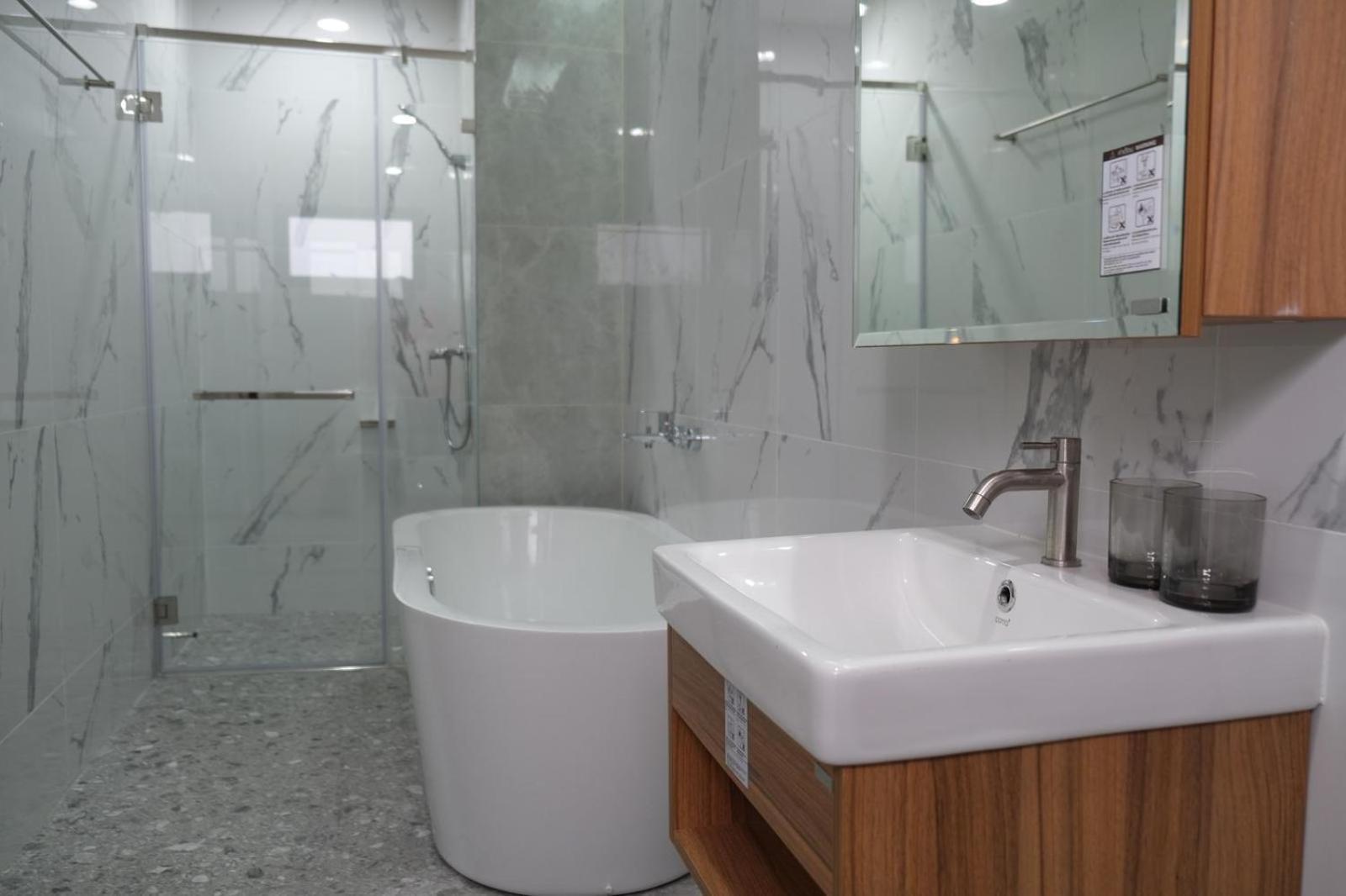 Cheri's 5and1 Bedroom Townhouse In Sukhumvit 36 , Bangkok, Near Tonglo Rail Station Vila *