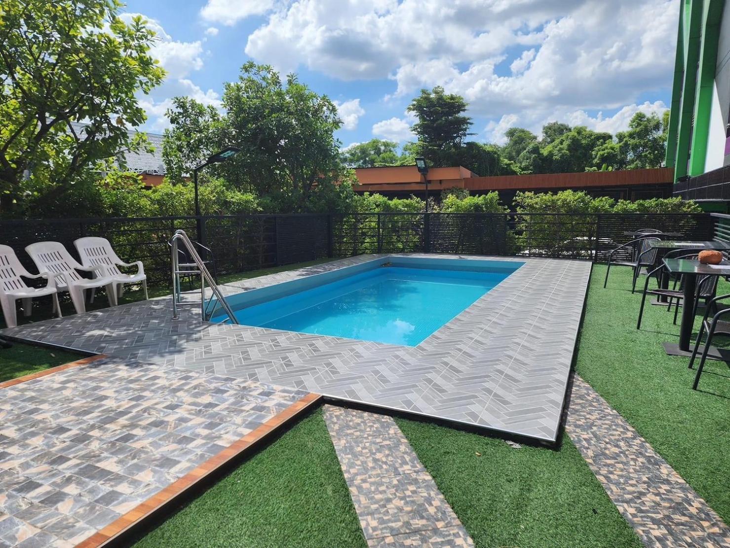 Hotel The Breton Hotel Media 4*