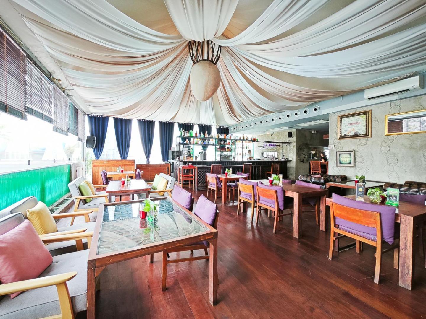 Galleria Sukhumvit 10 By Compass Hospitality Hotel 4*