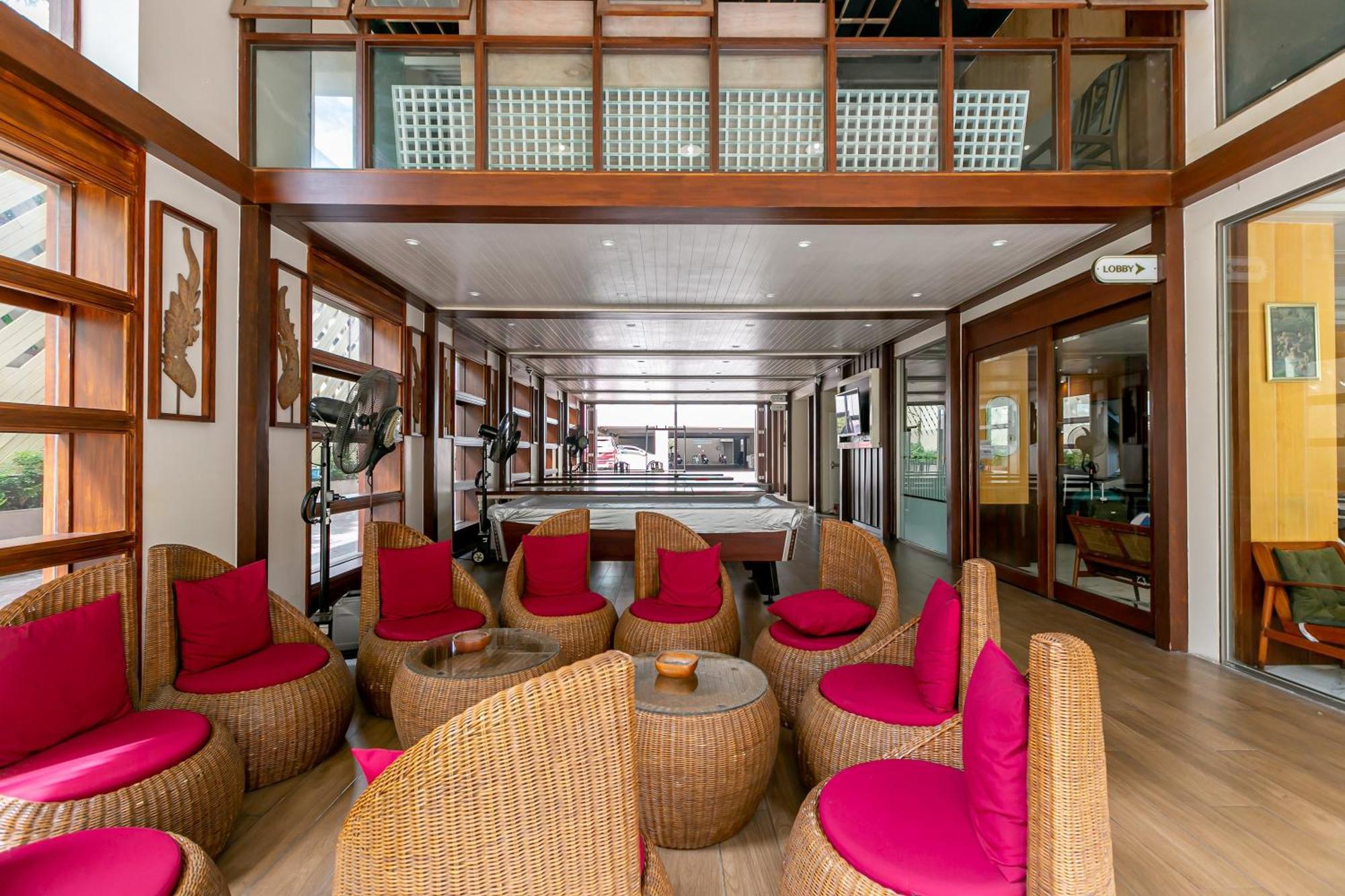A Sathorn Hotell 2*