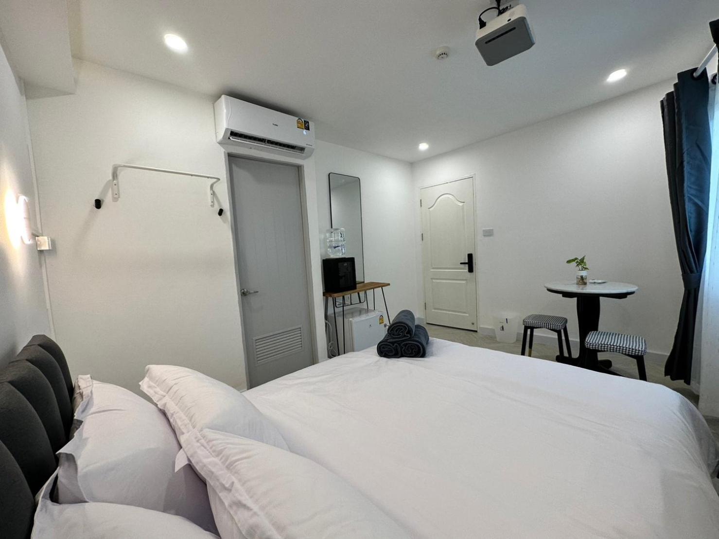 Asrama The White Den Sukhumvit 44 *