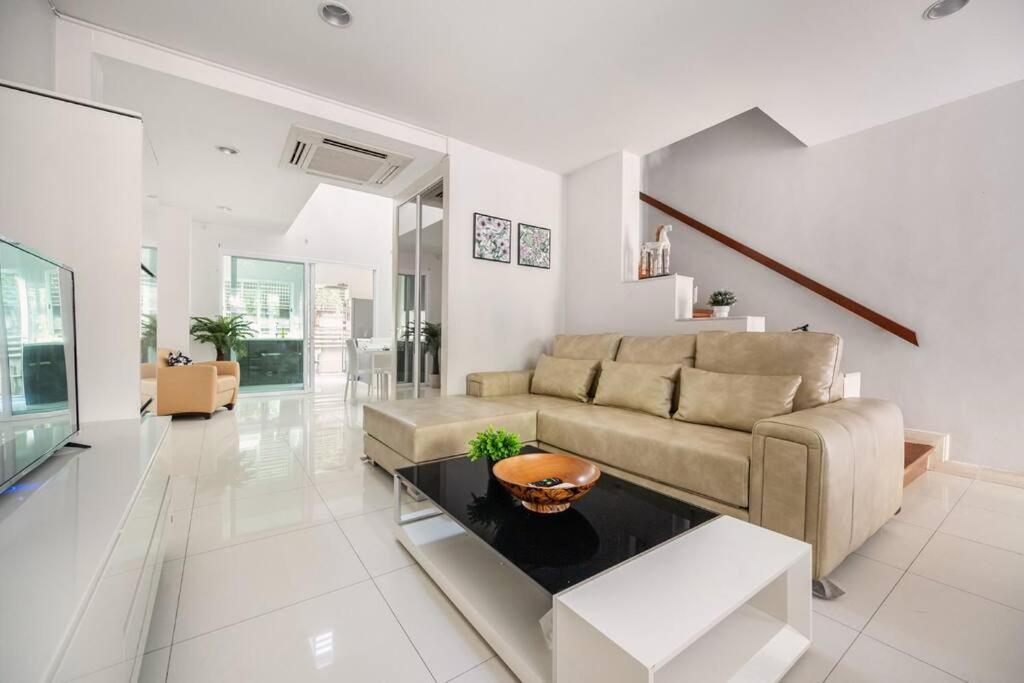 Villa Miq_home901/asok Bts/resort Pool/12pax/1000mbwifi *